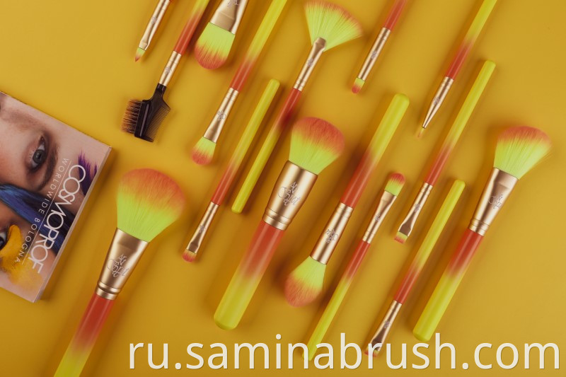 Makeup Brush 1300 Details 02